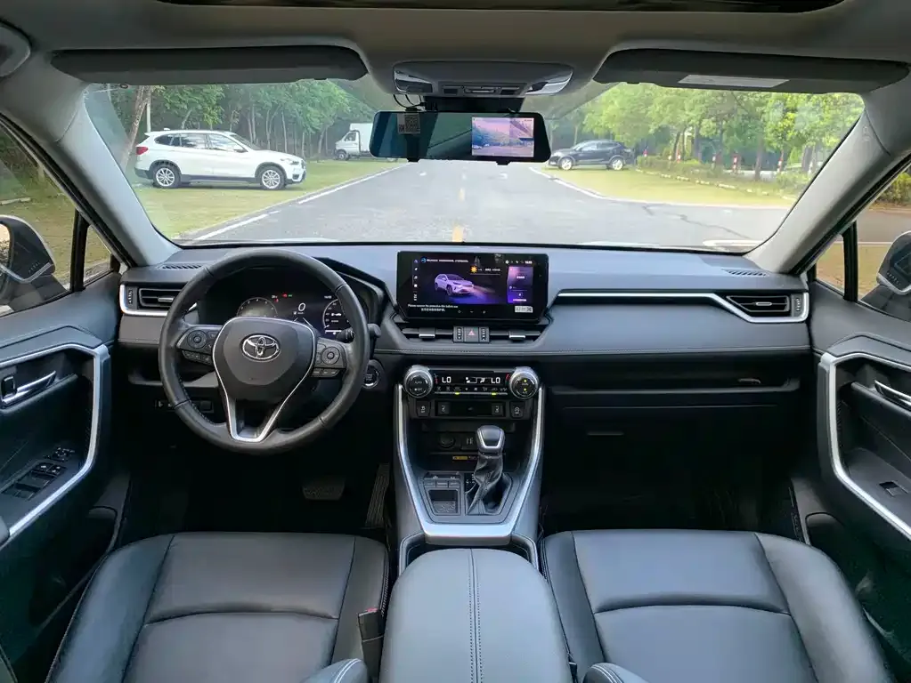 Toyota RAV4 — фото 4