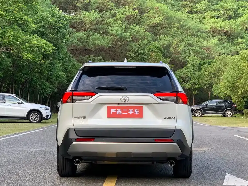 Toyota RAV4 — фото 9