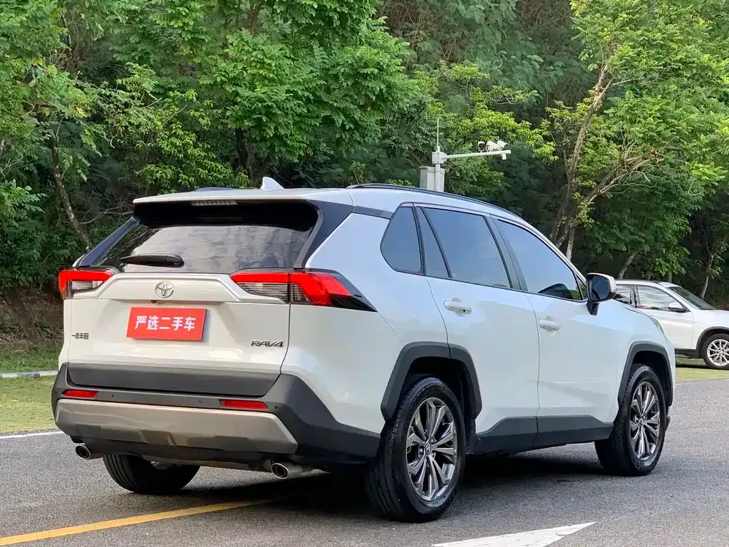 Toyota RAV4 — фото 6