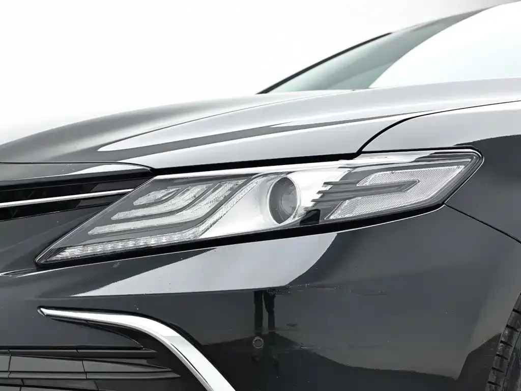 Toyota Camry — фото 8