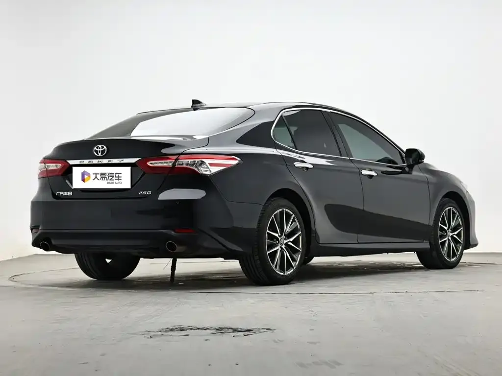 Toyota Camry — фото 4