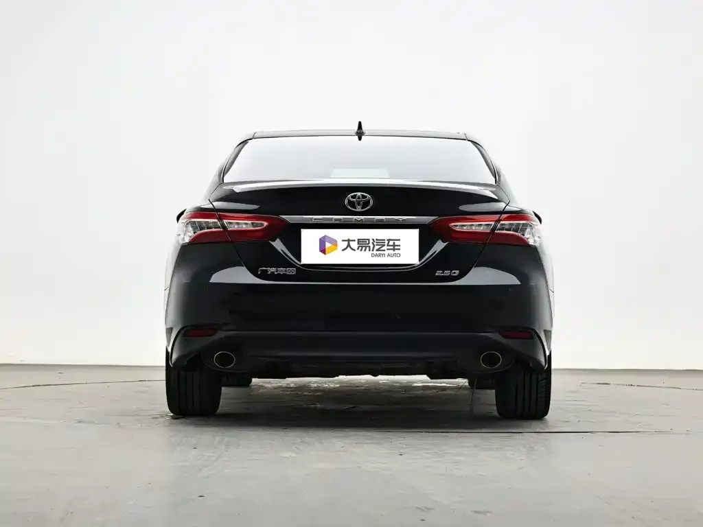 Toyota Camry — фото 6