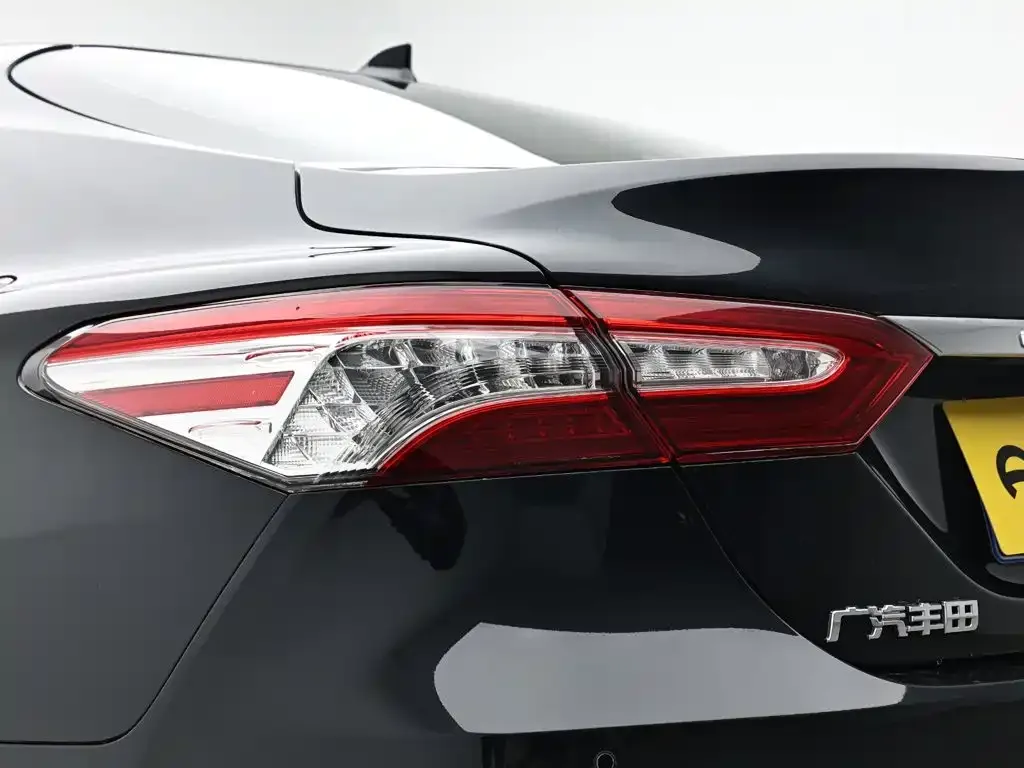 Toyota Camry — фото 10
