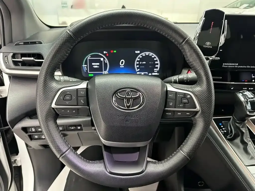 Toyota Granvia — фото 3