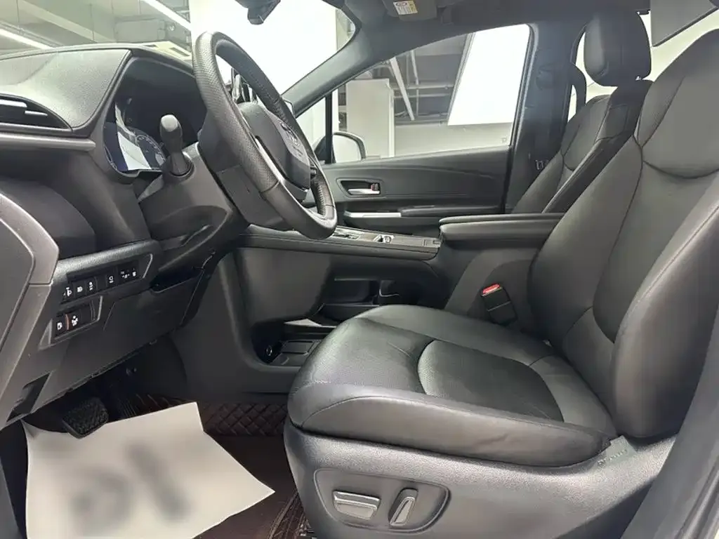Toyota Granvia — фото 8