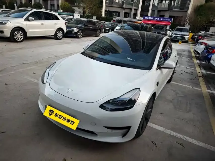 Tesla Model 3 — фото 1
