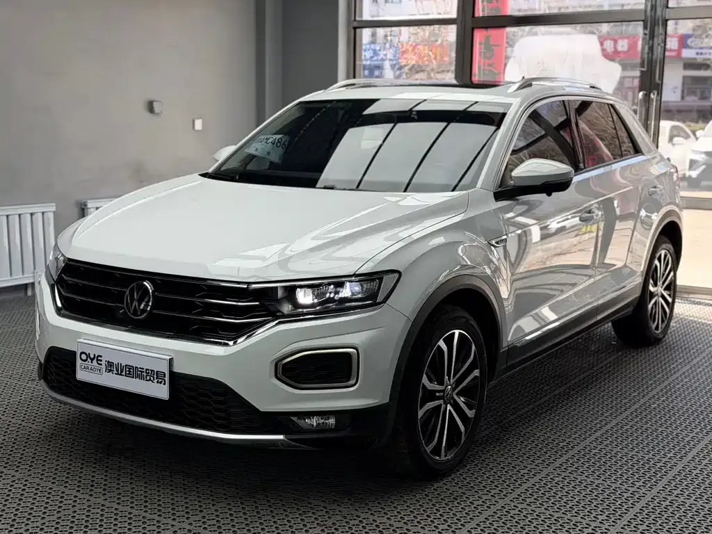 Volkswagen T-Roc — фото 1