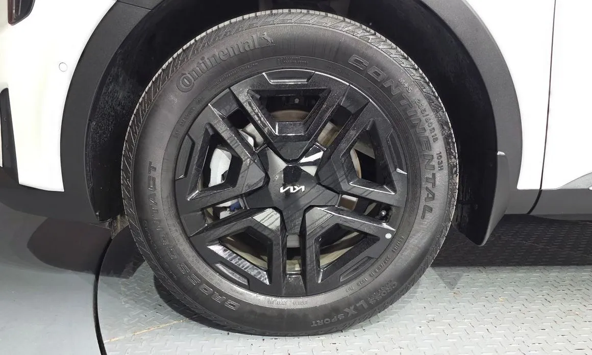Kia Sorento — фото 10