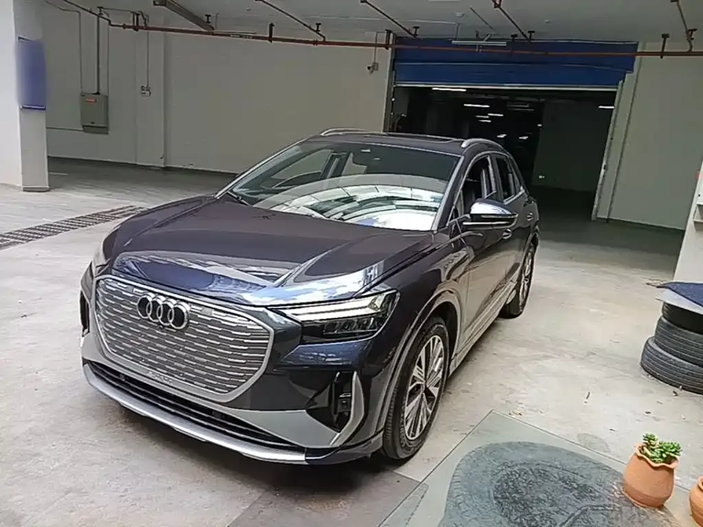 Audi Q4 e-tron — фото 2