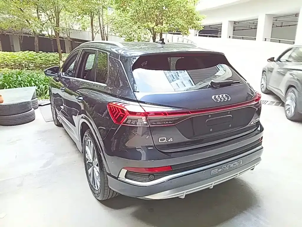 Audi Q4 e-tron — фото 9