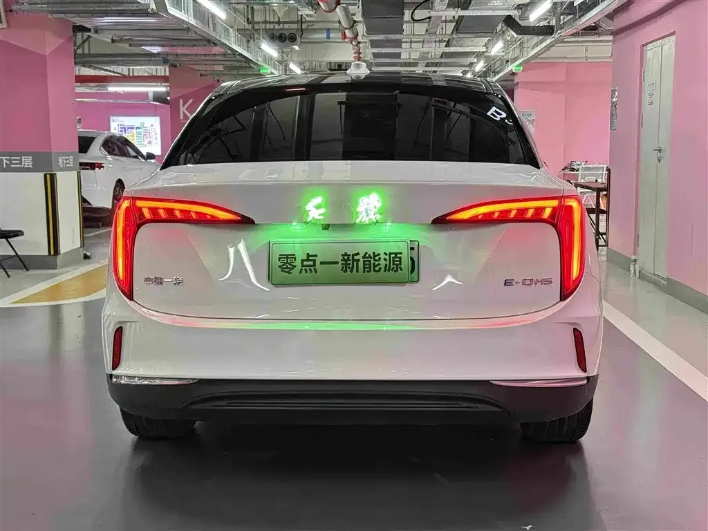 Hongqi E-QM5 — фото 10