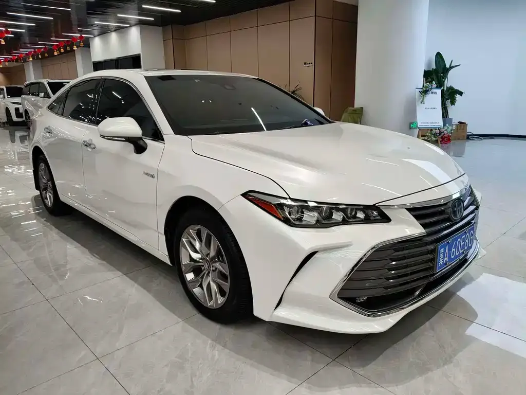 Toyota Avalon — фото 1