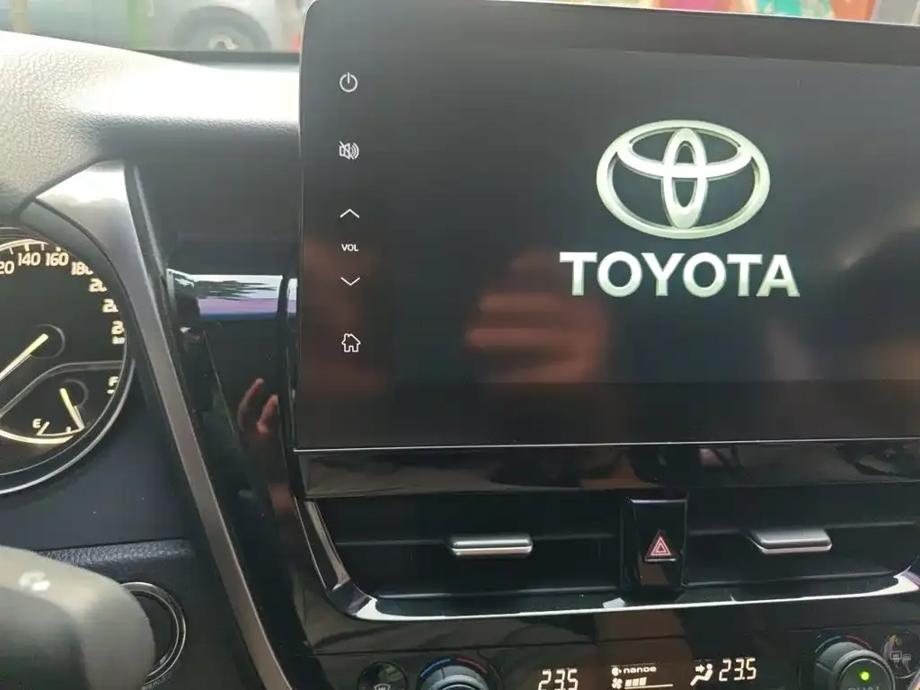 Toyota Camry — фото 5