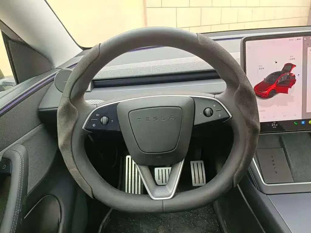 Tesla Model Y — фото 9