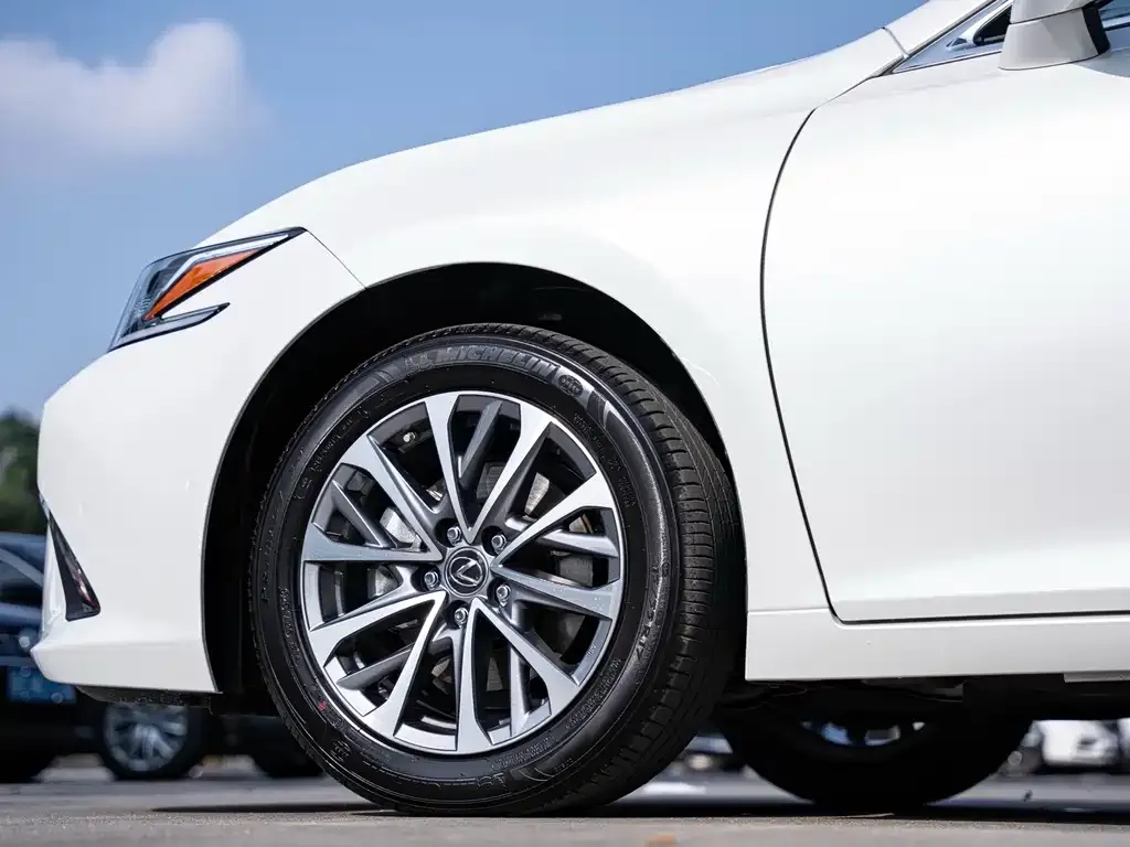 Lexus ES — фото 6