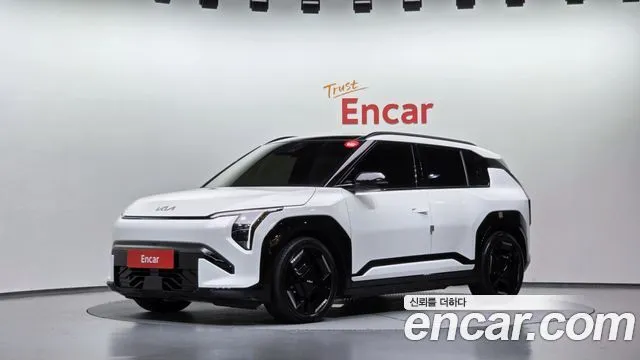 Kia EV3 — фото 1