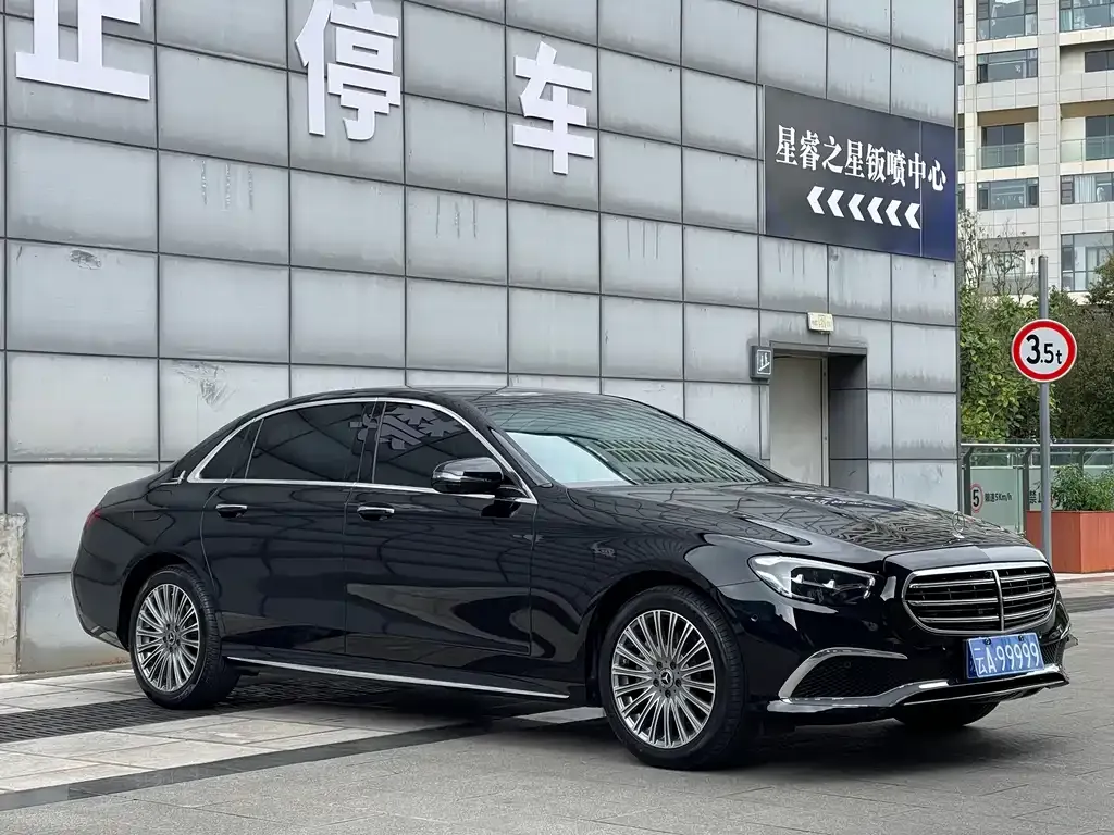 Mercedes-Benz E-Class — фото 1