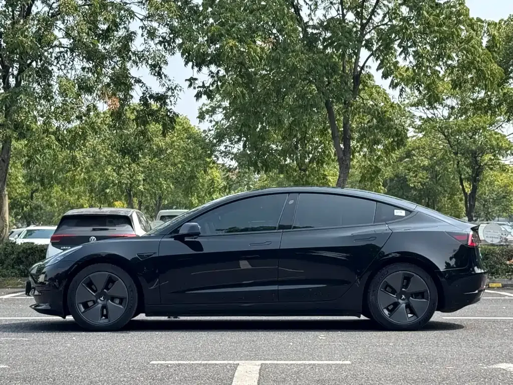 Tesla Model 3 — фото 7