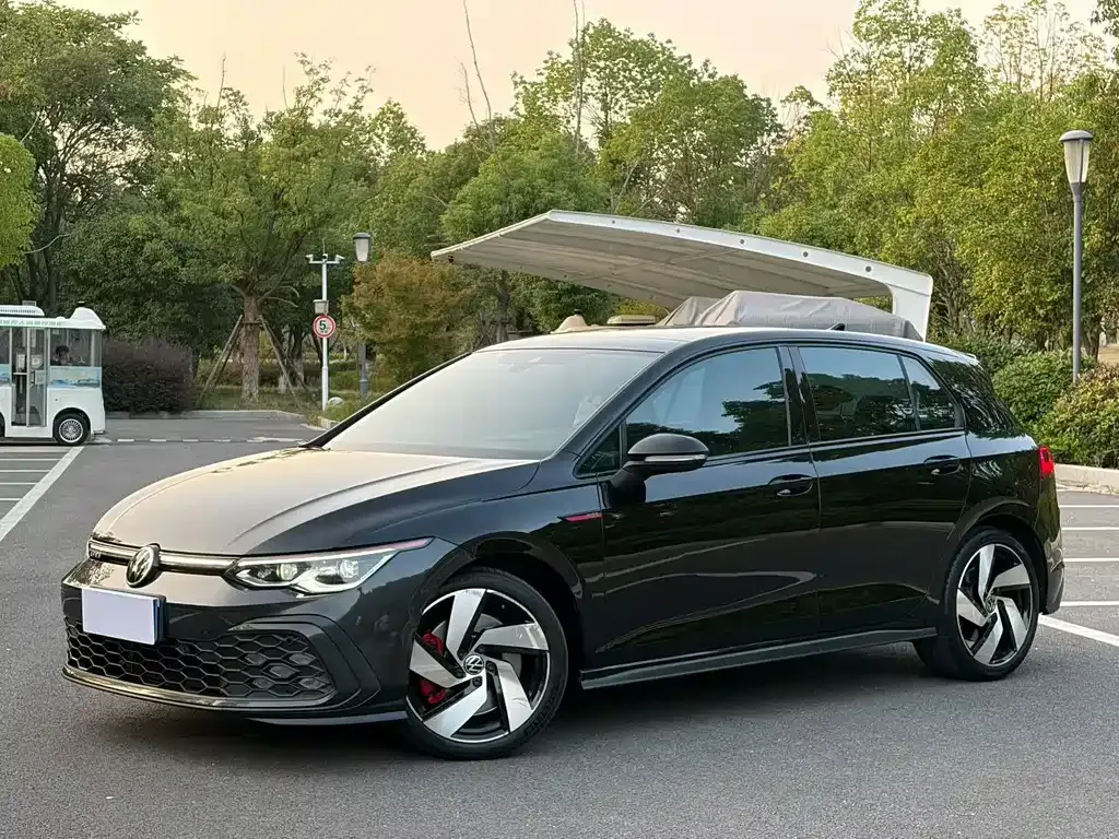 Volkswagen Golf GTI — фото 1