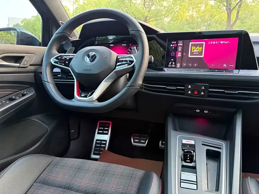 Volkswagen Golf GTI — фото 8
