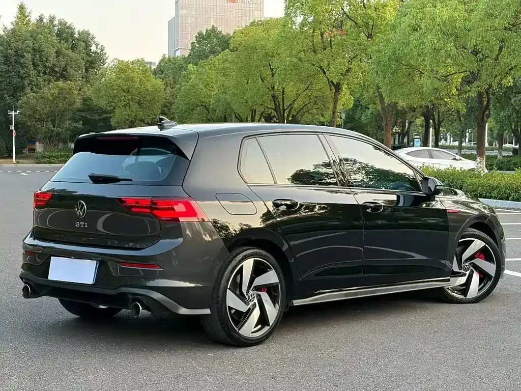 Volkswagen Golf GTI — фото 10