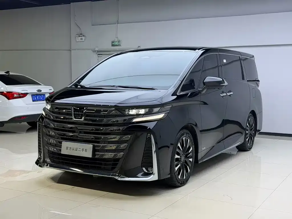 Toyota Vellfire — фото 1