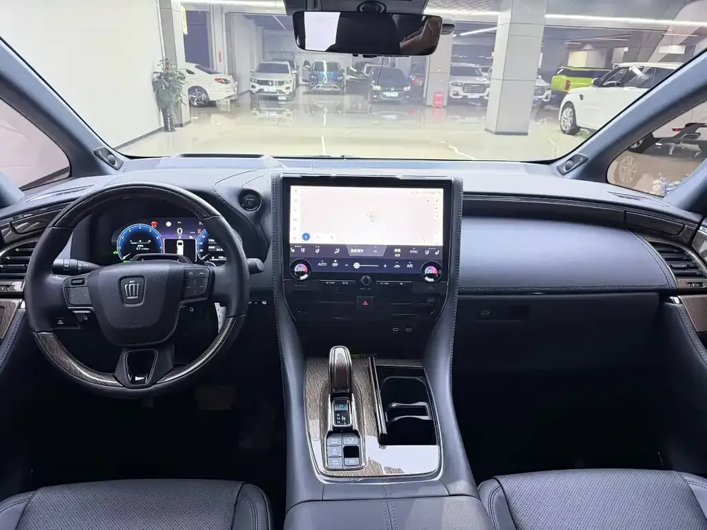 Toyota Vellfire — фото 3