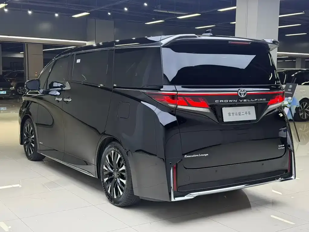 Toyota Vellfire — фото 2