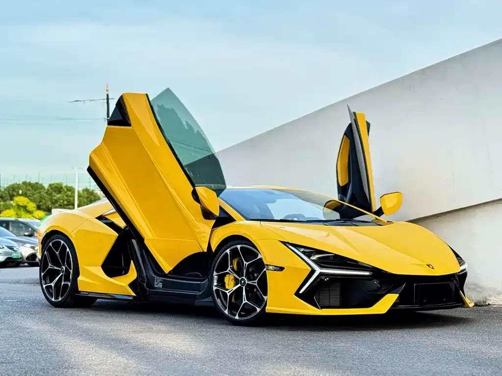 Lamborghini Revuelto — фото 9