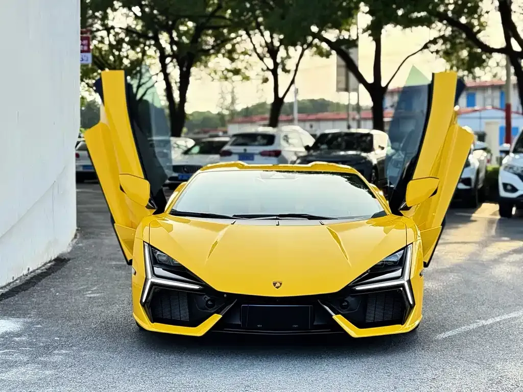 Lamborghini Revuelto — фото 7