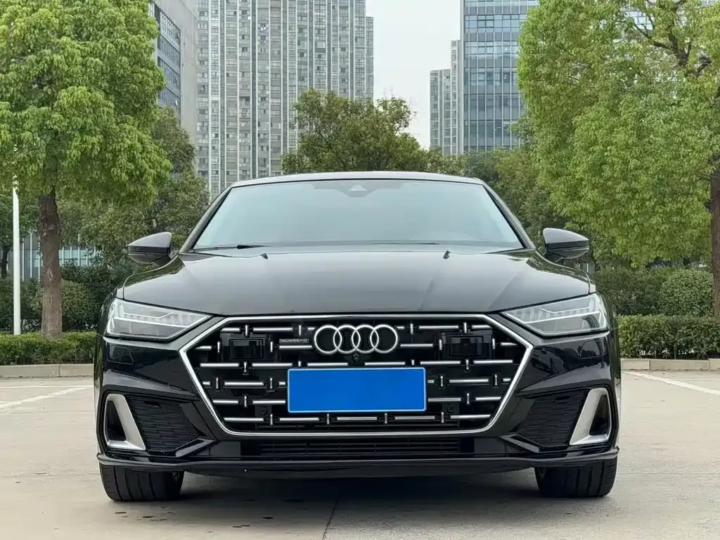 Audi A7L — фото 1