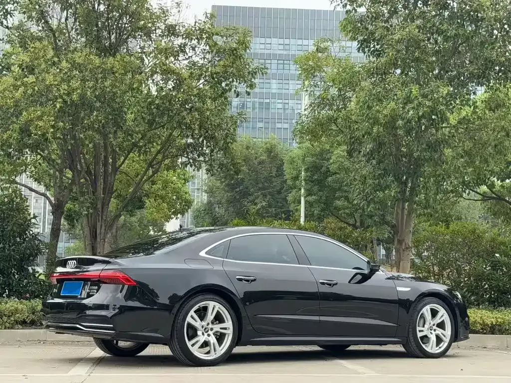 Audi A7L — фото 10