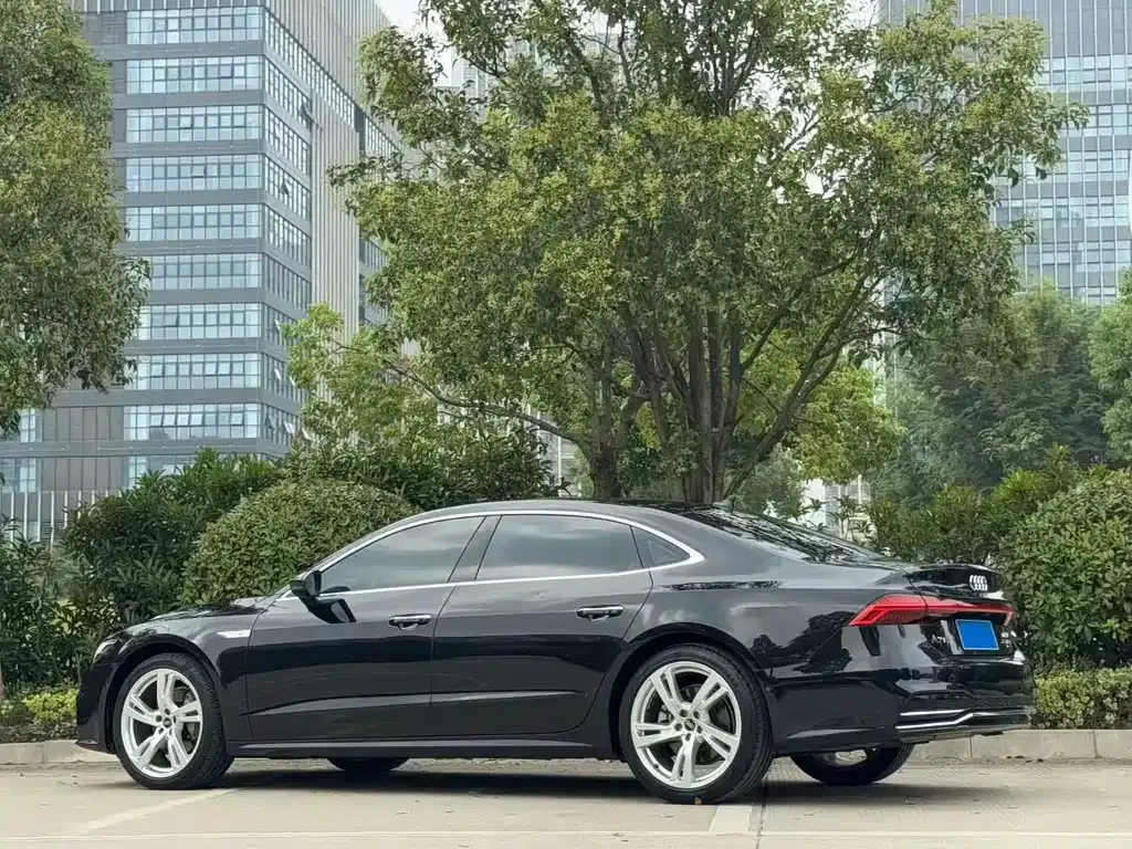 Audi A7L — фото 6