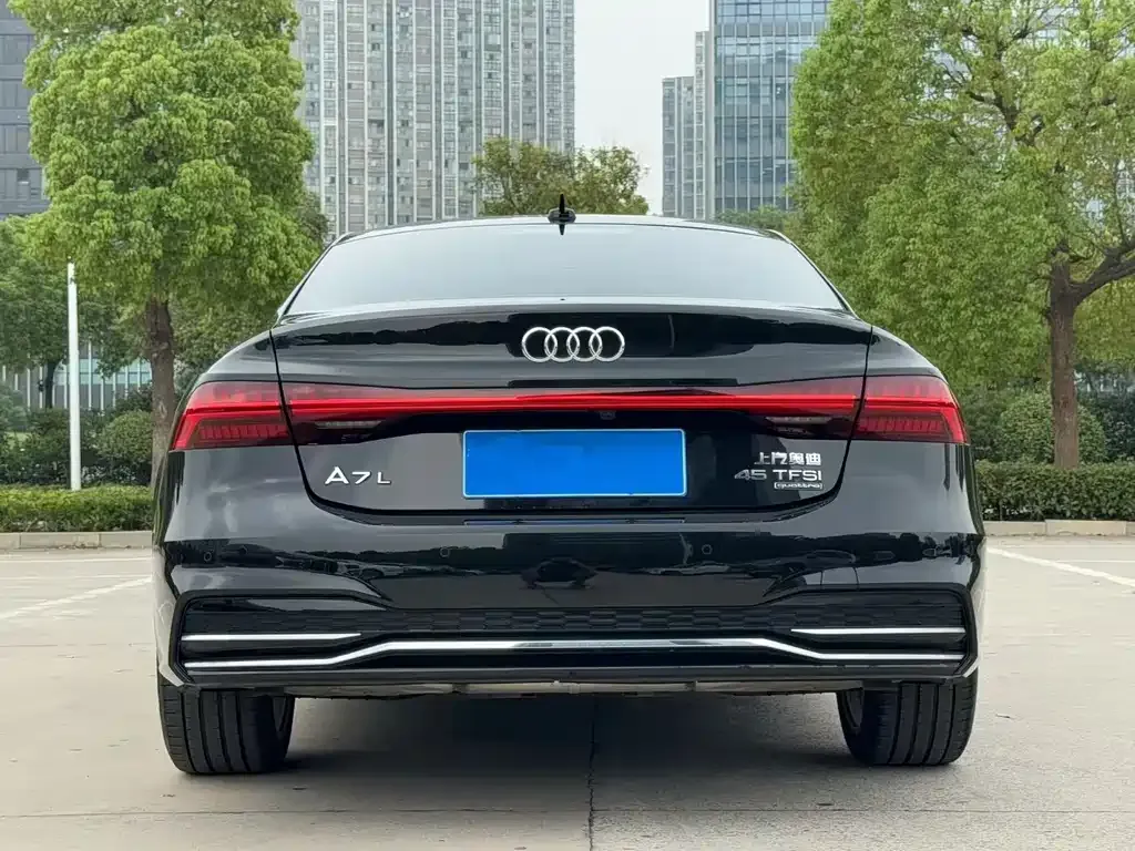 Audi A7L — фото 2