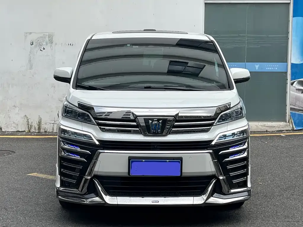 Toyota Vellfire — фото 2