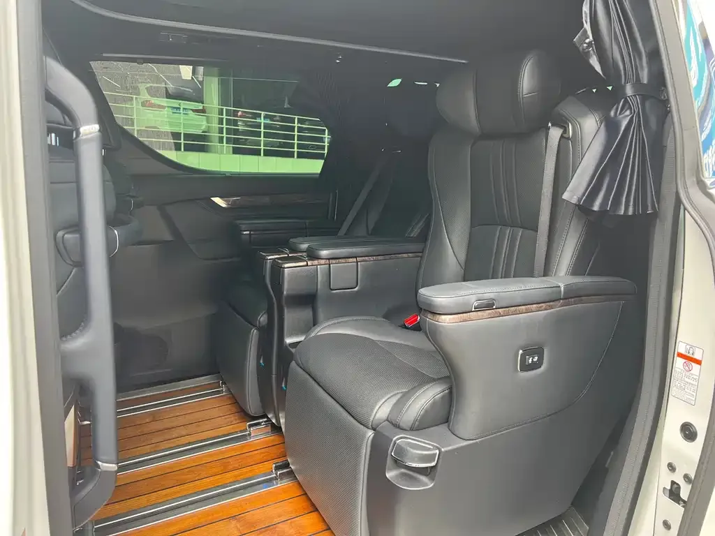 Toyota Vellfire — фото 5