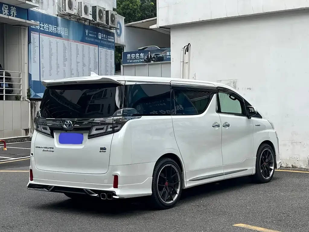 Toyota Vellfire — фото 4