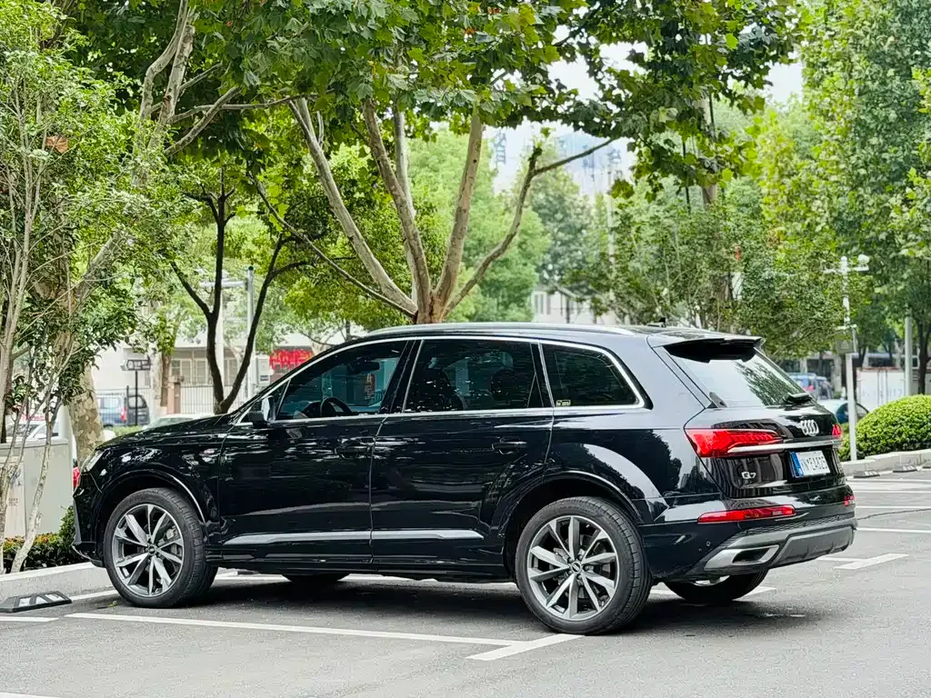 Audi Q7 — фото 8