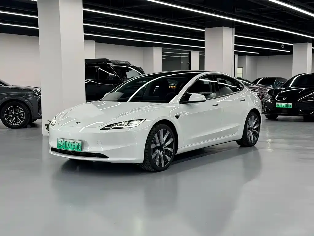Tesla Model 3 — фото 1