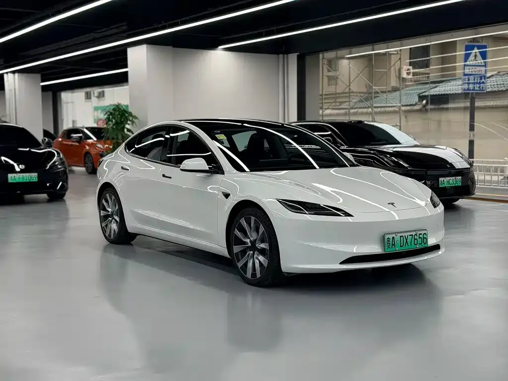 Tesla Model 3 — фото 7