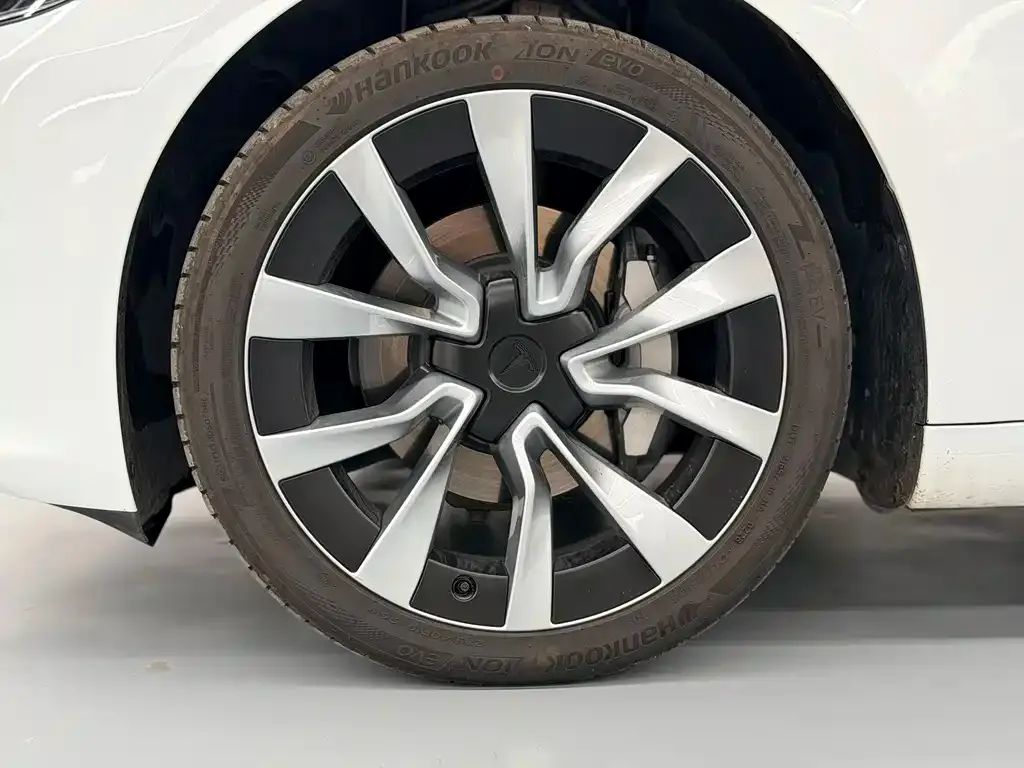 Tesla Model 3 — фото 10