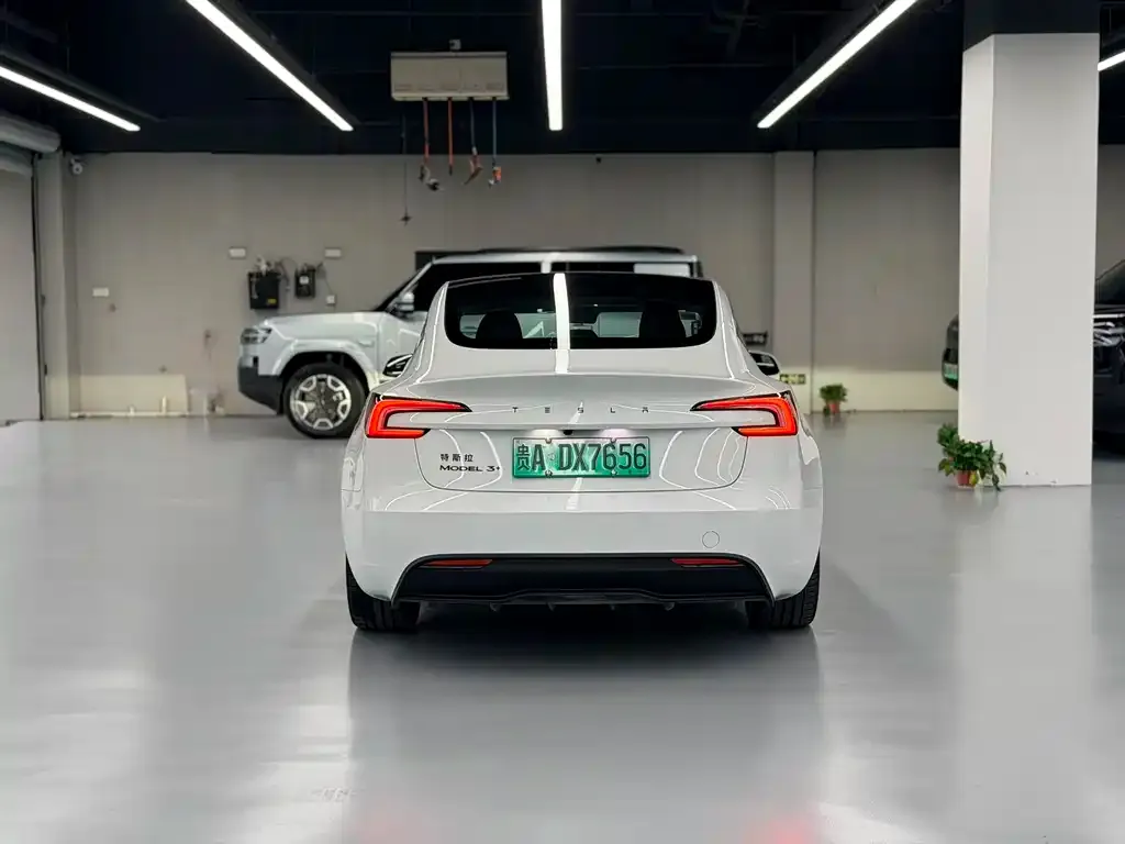 Tesla Model 3 — фото 4