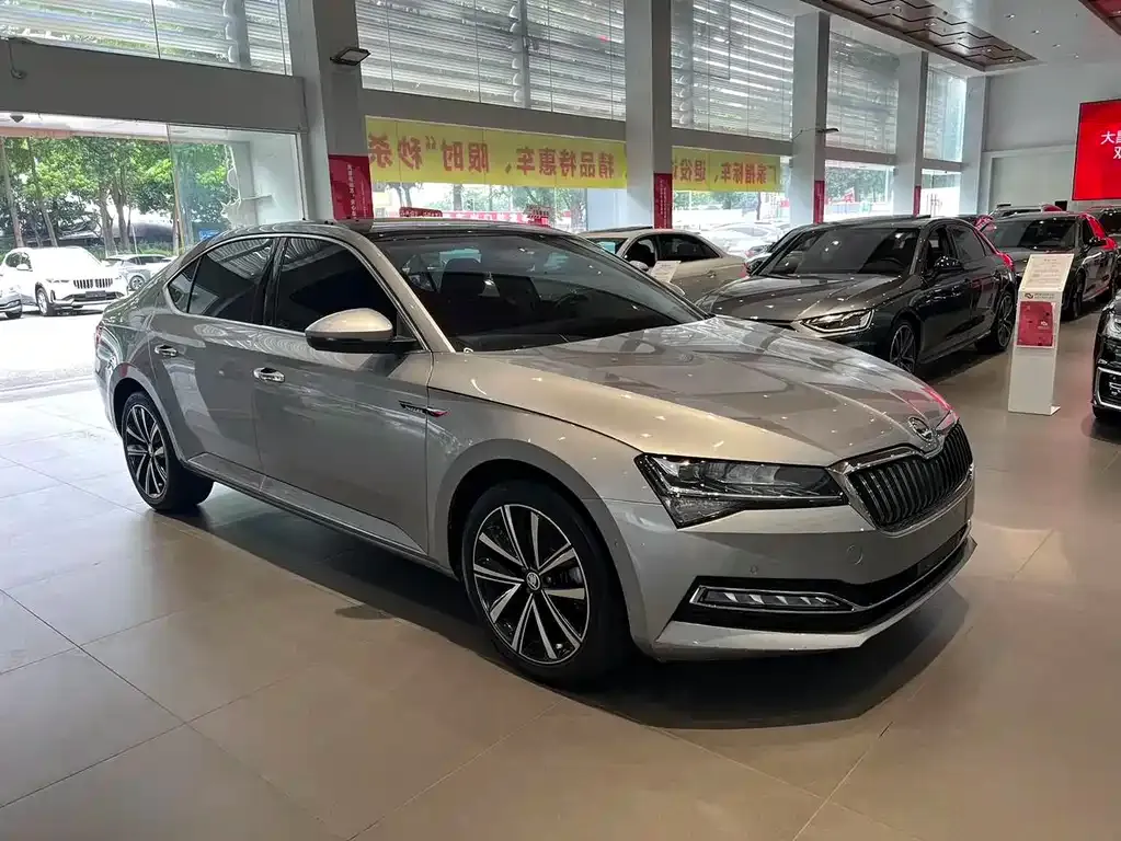 Skoda Superb — фото 10