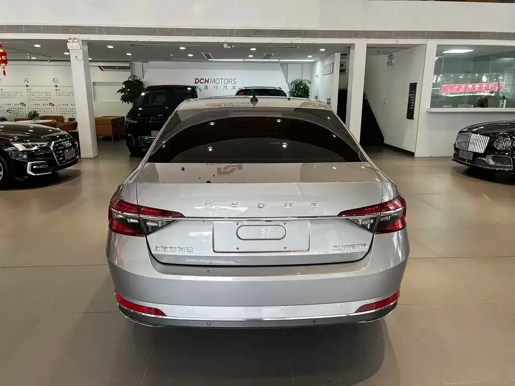 Skoda Superb — фото 4