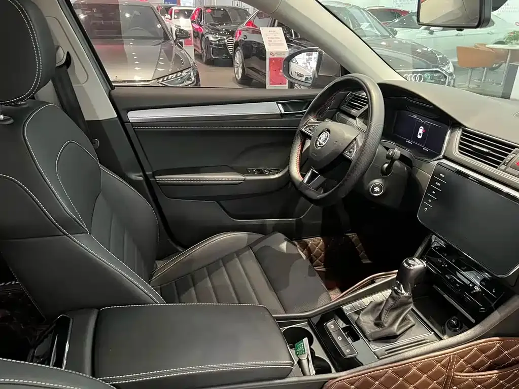 Skoda Superb — фото 5
