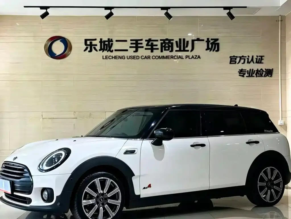 MINI Clubman — фото 1