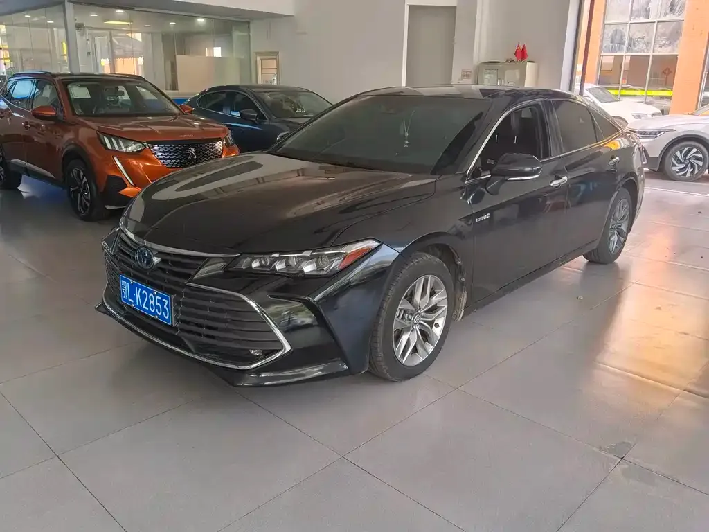 Toyota Avalon — фото 1