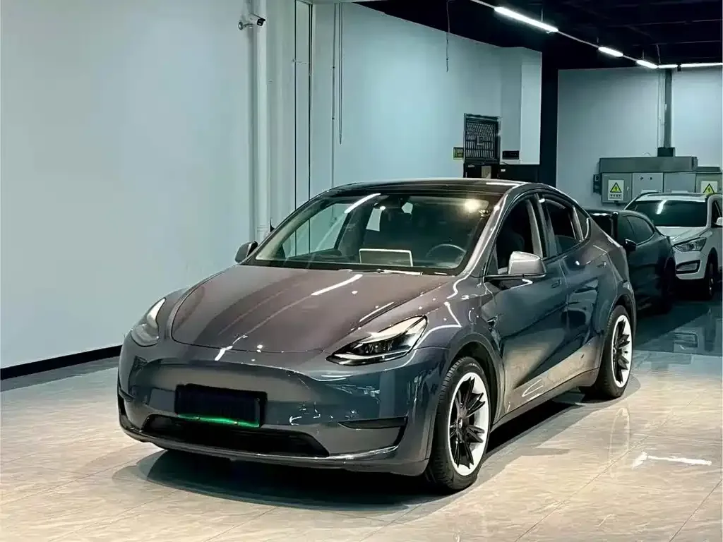 Tesla Model Y — фото 1