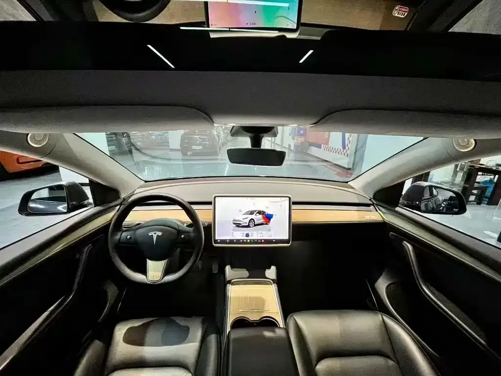 Tesla Model Y — фото 8