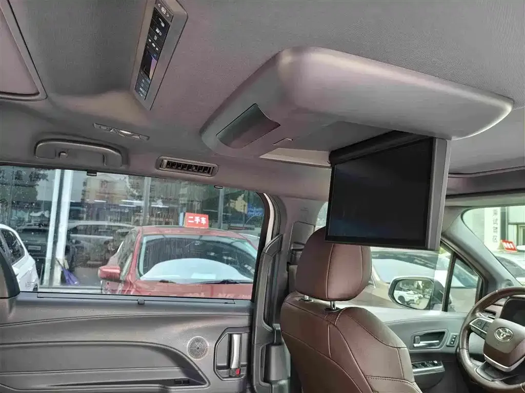 Toyota Sienna — фото 2